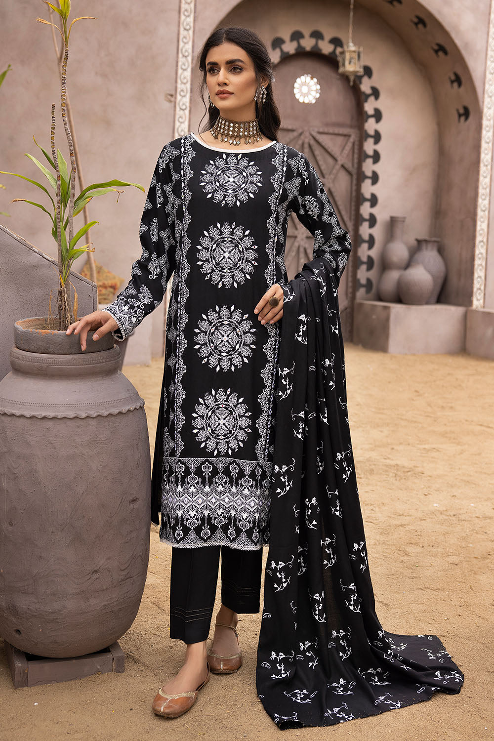 Black Mirror Embroidered Linen Suit-2525 – Madame